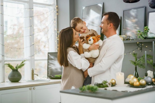 familia compartiendo en casa